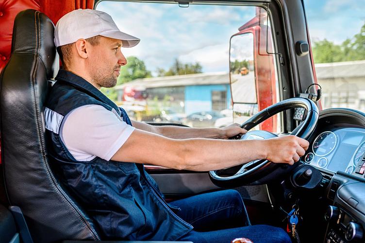 男貨運司機大貨車的男司機